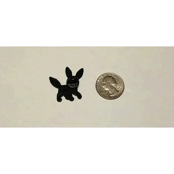 Pokémon Eevee Evolution - Umbreon Enamel Pin: Mystic Night-Themed Pin - Picture 5 of 5
